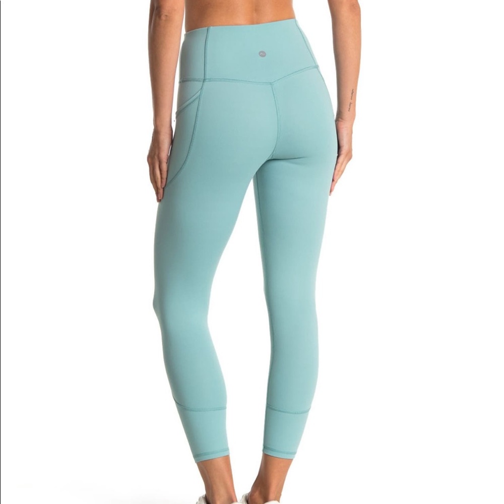 X by Goettex Jen Slip Pocket Cropped Angle Legging - Picture 2 of 3